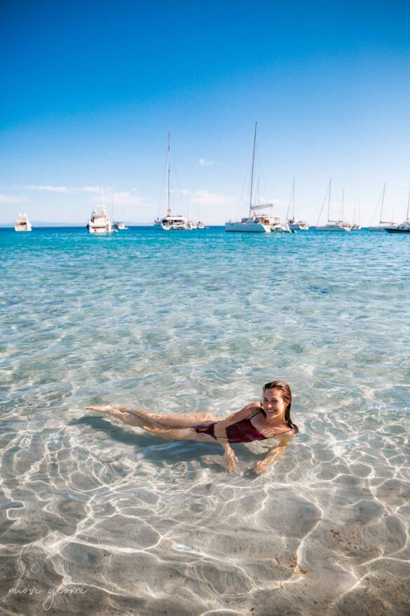 Corsica Spiaggia Cala Roccapina Girl Swimming Nuovi Giorni Blog